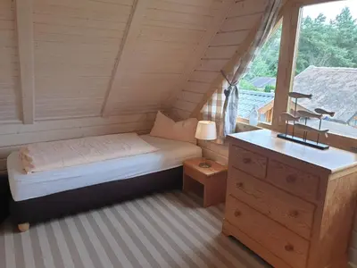Ein Bett oder Betten in einem Zimmer der Unterkunft Blockhaus - de lüt holt hus