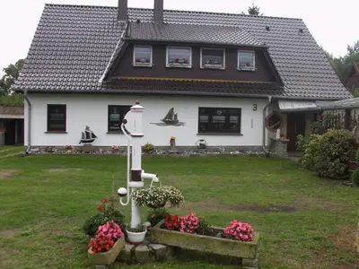 Ein Garten an der Unterkunft Darß Stuv