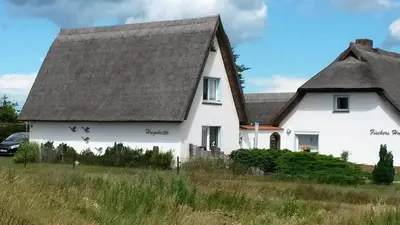 Das Gebäude in dem sich das Ferienhaus befindet