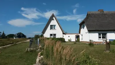 Das Gebäude in dem sich das Ferienhaus befindet