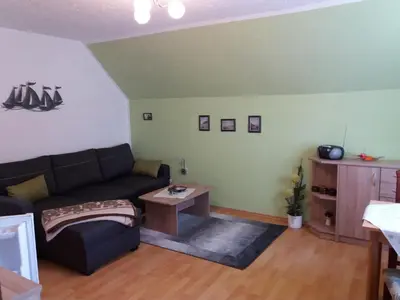 Ein Sitzbereich in der Unterkunft Kleine Fewo 2