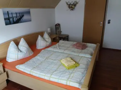 Ein Bett oder Betten in einem Zimmer der Unterkunft Kleine Fewo 2