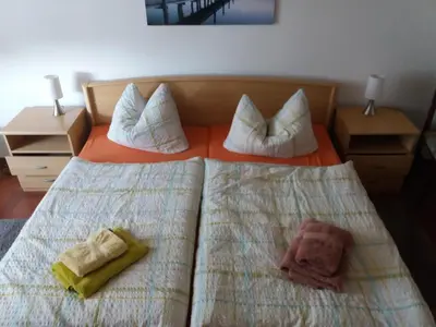 Ein Bett oder Betten in einem Zimmer der Unterkunft Kleine Fewo 2