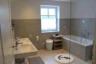 Ein Badezimmer in der Unterkunft Admirals Corner Lee