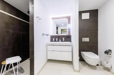 Ein Badezimmer in der Unterkunft Ferienwohnung Sonnenberg- 5-Sterne Komfort mit Blick auf Ostsee und Bodden