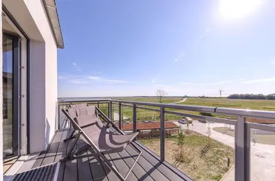 Ein Balkon oder eine Terrasse in der Unterkunft Ferienwohnung Sonnenberg- 5-Sterne Komfort mit Blick auf Ostsee und Bodden