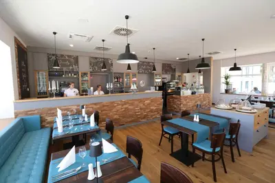 Ein Restaurant oder anderes Speiselokal in der Unterkunft Baltic Lagoon Resort - Appartement 12