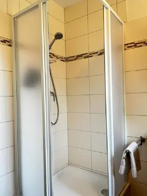 Ein Badezimmer in der Unterkunft Charlys grode Stuv