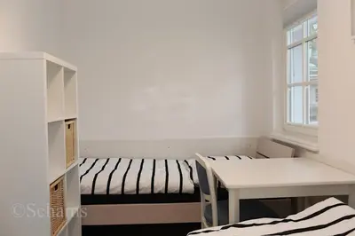 Ein Bett oder Betten in einem Zimmer der Unterkunft OstseeLagune Zingst, exklusive DHH, strandnah, Sauna, Kamin, 3 SZ, 2 Bäder, Glasfaser, HAUSTIERFREI, Garten mit Südterrasse, E-Ladesäule, 2 Stellplätze, Strandkorb, Fahrradschuppen, Waschmaschine, Trockner, Nichtraucher