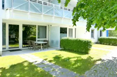 Ein Garten an der Unterkunft Ferienwohnung Seebär an der Seebrücke Zingst - ruhig gelegen mit Terrasse