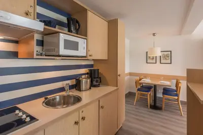 Küche/Küchenzeile in der Unterkunft Ferienwohnung Seebär an der Seebrücke Zingst - ruhig gelegen mit Terrasse
