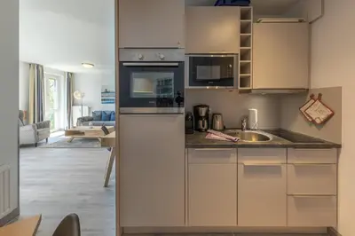 Küche/Küchenzeile in der Unterkunft Ferienwohnung Ostseesonne - 5-Sterne-Urlaub mit Balkon direkt an der Ostsee