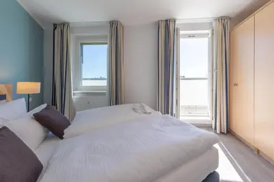 Ein Bett oder Betten in einem Zimmer der Unterkunft Ferienwohnung Ostseesonne - 5-Sterne-Urlaub mit Balkon direkt an der Ostsee