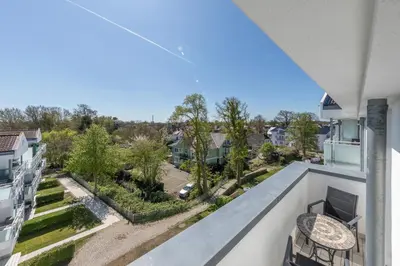 Ein Balkon oder eine Terrasse in der Unterkunft Ferienwohnung Ostseesonne - 5-Sterne-Urlaub mit Balkon direkt an der Ostsee