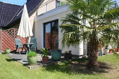 Ein Garten an der Unterkunft Am Norderfeld EG
