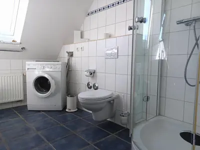 Ein Badezimmer in der Unterkunft An den Boddenwiesen I