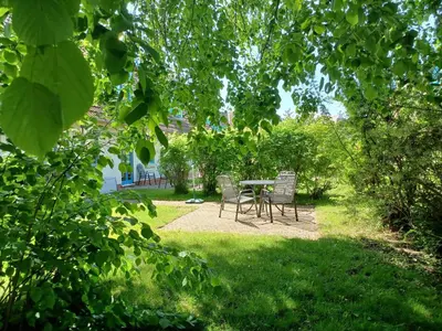 Ein Garten an der Unterkunft Strandperlen Weidenhof 8 A