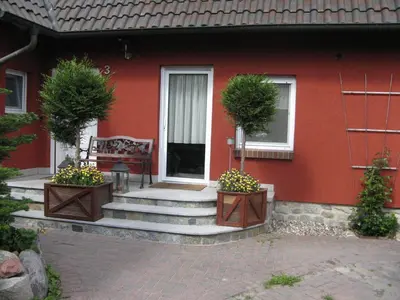 Ein Garten an der Unterkunft Ferienzimmer Hühnernest Hirtenweg 3