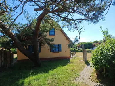 Ein Garten an der Unterkunft Ferienhof am Fischland Flügge