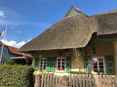 Das Gebäude in dem sich das Ferienhaus befindet