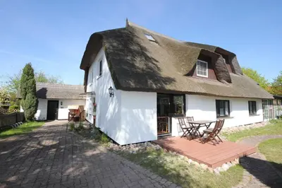 Das Gebäude in dem sich das Ferienhaus befindet