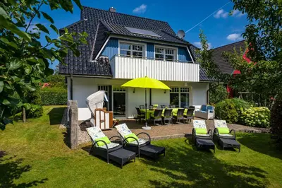 Ein Garten an der Unterkunft FH Luisenlund im Ostseebad Prerow