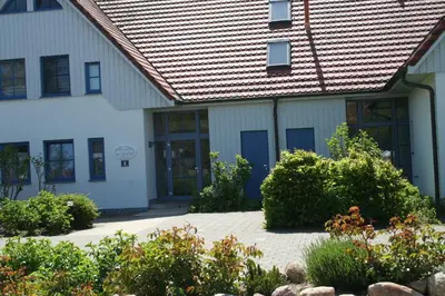 Ein Garten an der Unterkunft Oewern Diek 36