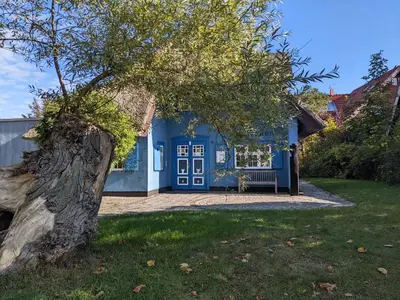 Das Gebäude in dem sich das Ferienhaus befindet