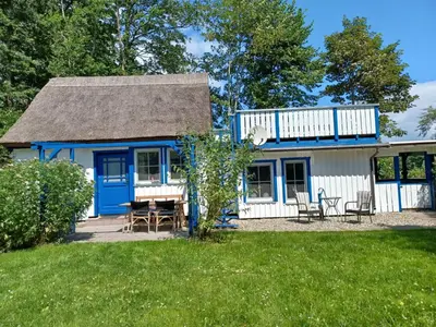 Das Gebäude in dem sich das Ferienhaus befindet