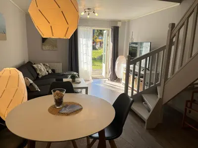 Ein Sitzbereich in der Unterkunft FeWo Ariosa - 4 Personen, Terrasse, Sauna, Garten