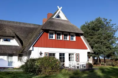 Das Gebäude in dem sich das Ferienhaus befindet