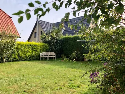 Ein Garten an der Unterkunft Am Küstenwald