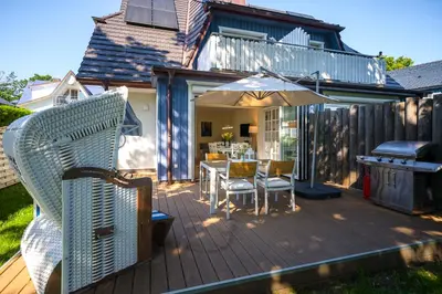 Das Gebäude in dem sich das Ferienhaus befindet