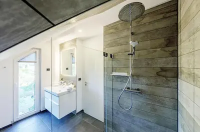 Ein Badezimmer in der Unterkunft Moderne 5-Sterne-Ferienwohnung 