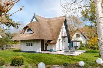 Ein Garten an der Unterkunft Traumhaus-Wustrow