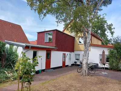 Das Gebäude in dem sich die Ferienwohnung befindet
