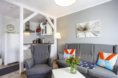 Ein Sitzbereich in der Unterkunft Ostseeliebe, gemütliche und moderne Ferienwohnung für 2 Personen in Zingst