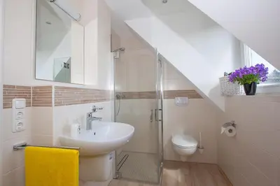 Ein Badezimmer in der Unterkunft Haus am Meer, romantische 5-Sterne Doppelhaushälfte für 4 Personen in Zingst