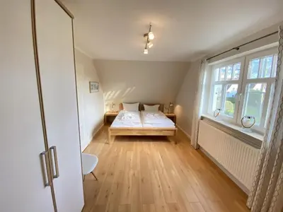 Ein Bett oder Betten in einem Zimmer der Unterkunft Hus Störtebeker, familienfreundliches Ferienhaus für 6 Personen in Zingst