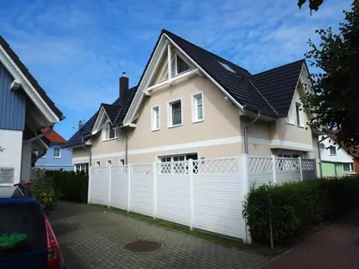 Das Gebäude in dem sich das Ferienhaus befindet