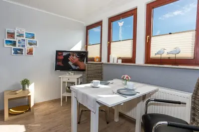 TV/Unterhaltungsangebot in der Unterkunft Seestern, gemütliche und moderne Ferienwohnung für 2 Personen in Zingst
