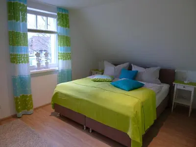 Ein Bett oder Betten in einem Zimmer der Unterkunft Godehus 6, exquisites Ferienhaus für 6 Personen in Zingst