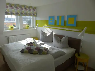 Ein Bett oder Betten in einem Zimmer der Unterkunft Godehus 4, exquisite Ferienwohnung für 4 Personen in Zingst