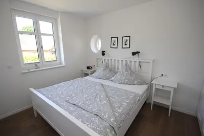 Ein Bett oder Betten in einem Zimmer der Unterkunft FW Steuerbord Brücke