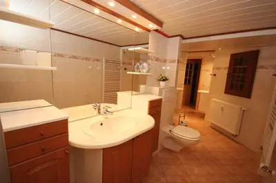 Ein Badezimmer in der Unterkunft Haus 1795 Sperber