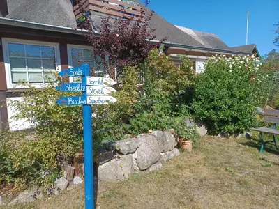 Ein Garten an der Unterkunft Haus 1795 Sperber