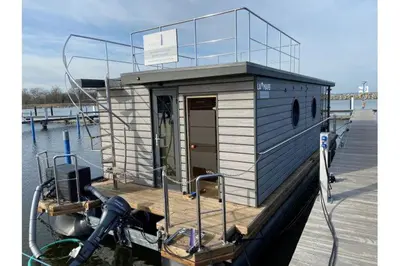 Das Gebäude in dem sich das Boot befindet