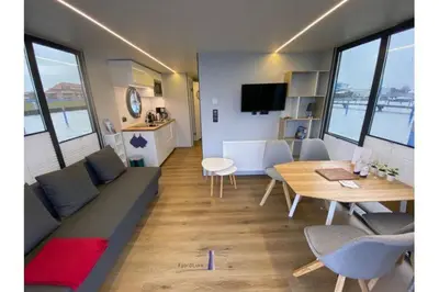 TV/Unterhaltungsangebot in der Unterkunft Hausboot Fjord Vela mit Biosauna in Barth