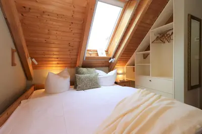 Ein Bett oder Betten in einem Zimmer der Unterkunft Haus Bodderbloom, App 02