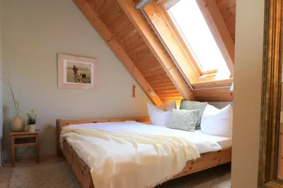 Ein Bett oder Betten in einem Zimmer der Unterkunft Haus Bodderbloom, App 02
